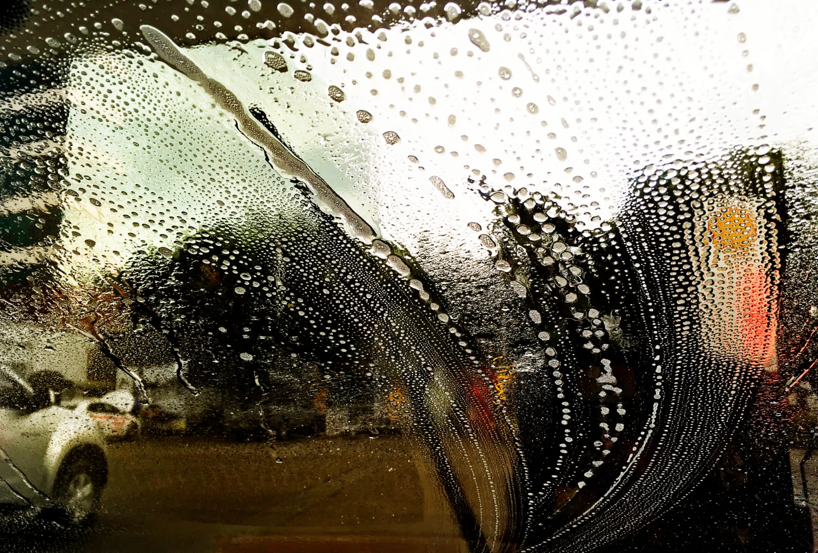 Nettoyage des vitres auto